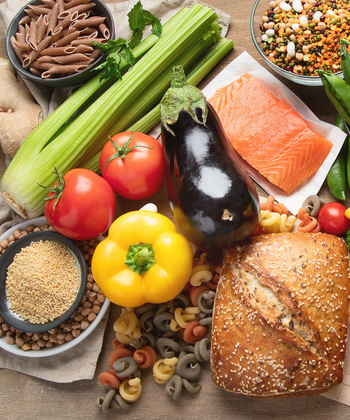 Karbohidratet dhe yndyrnat si pjesë e dietës. OBSH-ja përditëson rekomandimet